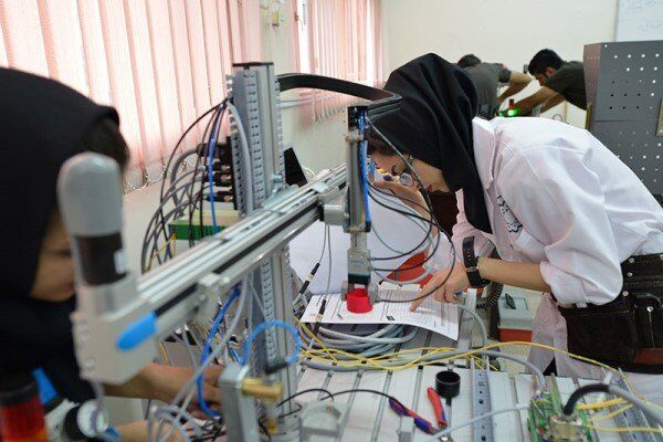 بررسی احکام برنامه هفتم توسعه جهت تحصیل و اشتغال دانشجویان
