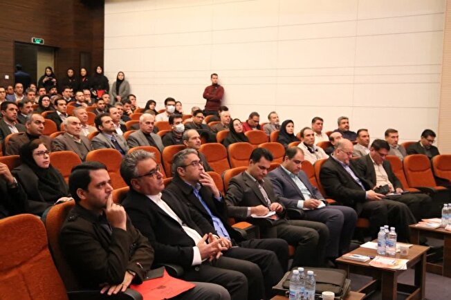 نشست تخصصی صنایع بزرگ و کوچک در تأمین نیاز زنجیره مس در کرمان برگزار شد
