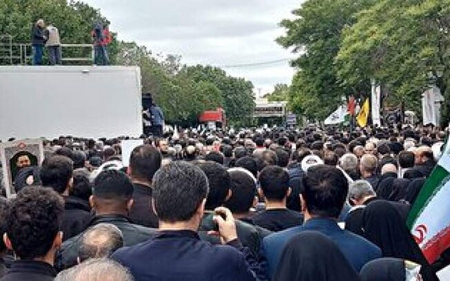 اعزام عزاداران گیلان برای شرکت در مراسم تشییع آیت‌الله رئیسی در تهران  