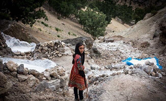 زنان روستای سرآقاسید در چهارمحال و بختیاری و شغلی از جنس آب شور و نمک