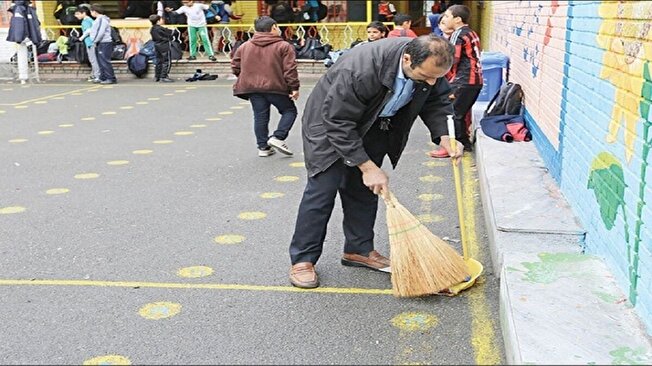 سخنگوی کمیسیون آموزش از کمبود ۴۷ هزار نیروی خدماتی در مدارس کشور خبر داد.