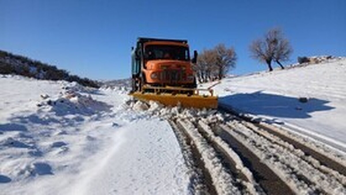 تردد در محورهای مواصلاتی آذربایجان شرقی برقرار است / بارش برف ادامه دارد