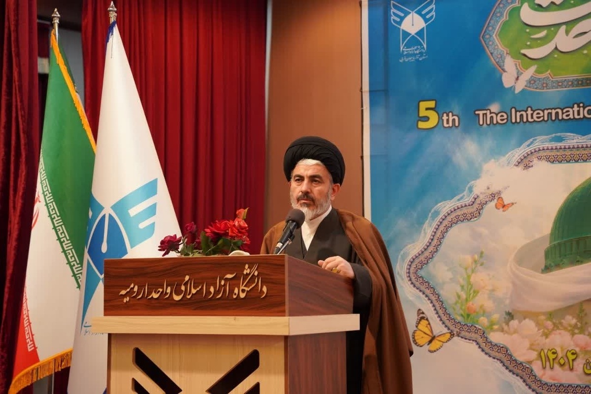 شعر وحدت و مهدویت از مهم‌ترین محورهای انسجام امت اسلامی است