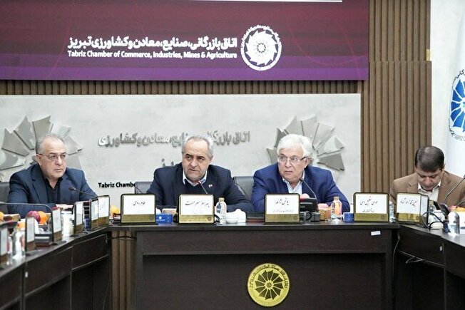 استاندار: ایستگاه‌های پست‌برق آذربایجان‌شرقی، کفاف متقاضیان نیروگاه‌های خورشیدی را نمی‌دهد