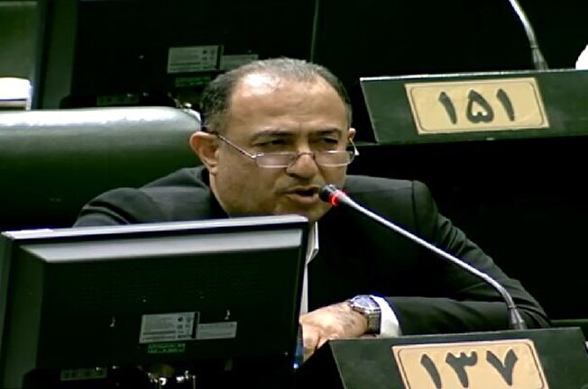 پیگیری تبدیل وضعیت نیرو‌های شرکتی در وزارت بهداشت