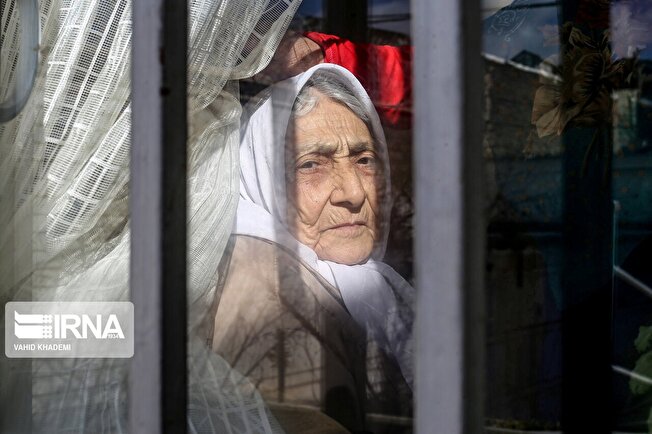 جوانان دهه ۶۰، سالمندان تنهای آینده؟/ تا۱۴۳۰، بیش از یک‌سوم جمعیت ایران سالمند می‌شوند