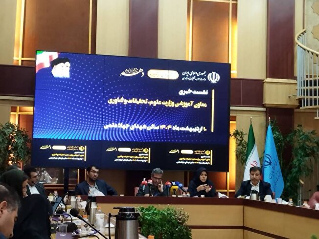 چالش‌ داوطلبان بی‌انگیزه، رقابت هوش مصنوعی با آموزش سنتی / ۳ میلیون دانشجو و ۲۳۰۰ دانشگاه در کشور