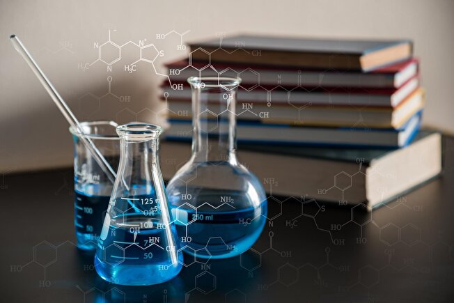 چگونه کارشناس شیمی شویم؟ راهنمای قدم به قدم برای ورود به این حرفه