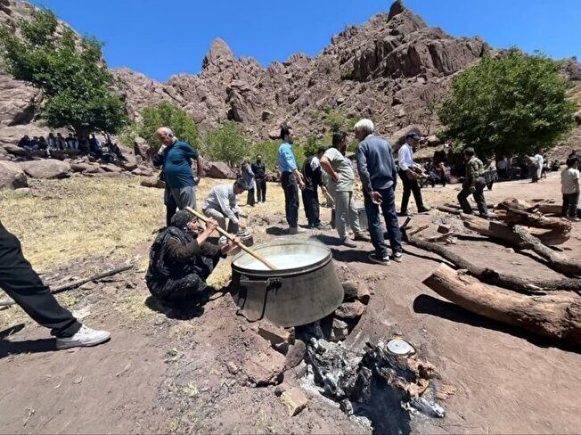 خراسان رضوی- دومین جشنواره «شکرانه شیر» در روستای بکاول تربت حیدریه برگزار شد