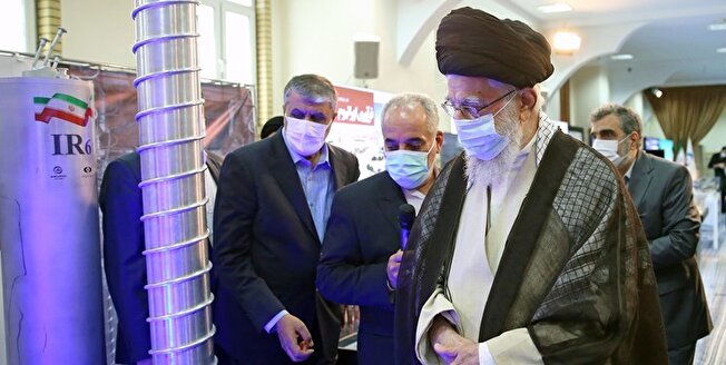 جمعی از معلمان و فرهنگیان با مقام معظم رهبری دیدار می کنند