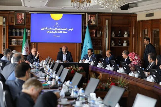 شرکت ها باید از تدوین محتوای آموزشی مهارت تا برگزاری آزمون مشارکت کنند