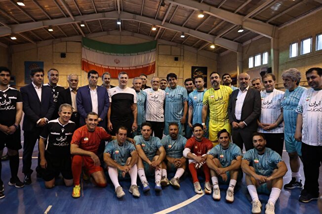 دیدار دو تیم فوتبال پیشکسوتان ایران و تیم کارگری ایران همزمان با آغاز هفته کاروکارگر با حضور رئیس جمهور پزشکیان