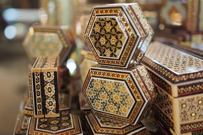 عرضه ۲۱ رشته صنایع دستی هنرمندان فارس در نمایشگاه اکسپو ۲۰۲۵
