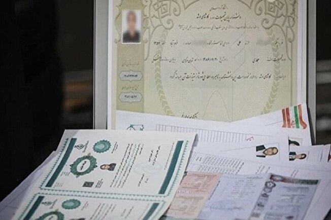 فارغ‌التحصیلان مدرک به دست جویای کار