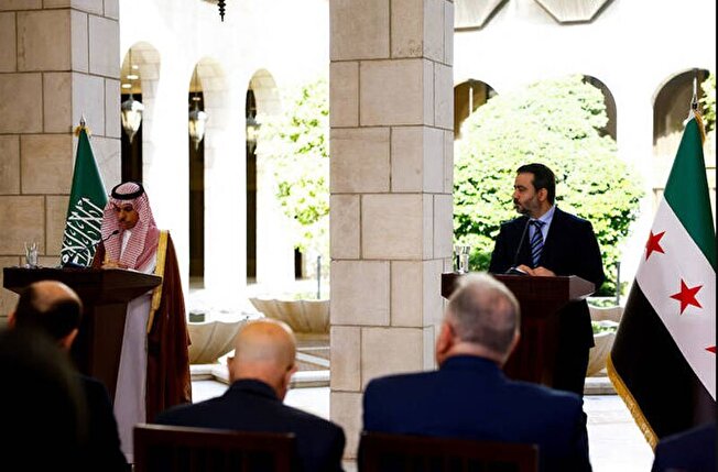 عربستان سعودی و قطر از کارمندان دولت سوریه حمایت مالی می کنند