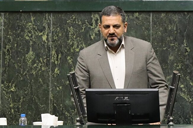 ۳۰۰ هزار معلم بلاتکلیف در کشور داریم