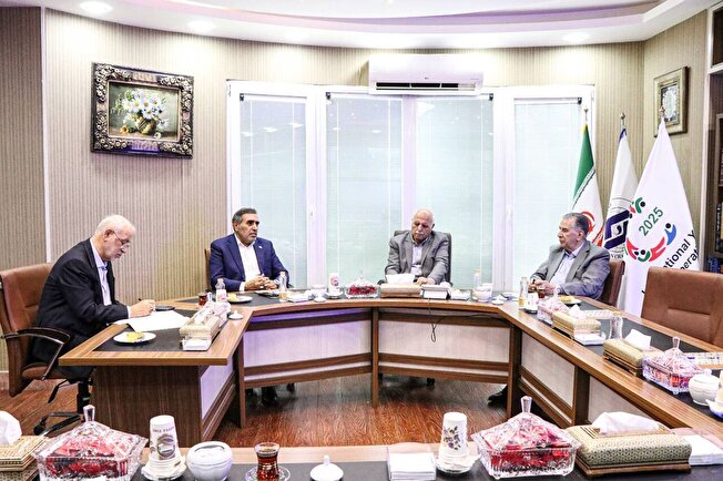  اهمکاری بانک مرکزی در تامین نقدینگی بنگاهها/ تاق های سه گانه در کنار ملت بزرگ ایران، دولت و نیروهای مسلح هستند