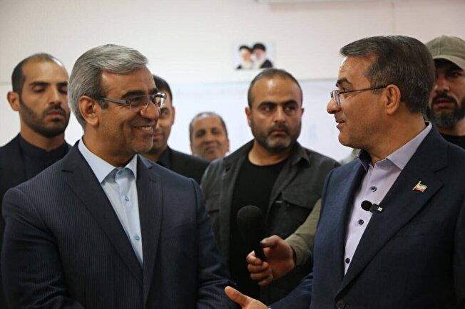 ۱۰۰ هزار نفر امسال استخدام دولت می شوند.آزمون استخدامی سال جاری شامل ۲ مرحله است که با مجوز جذب برای ۱۵ دستگاه اجرایی برگزار می‌شود.