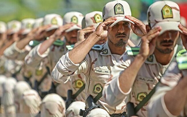 مشمولان غایب از مراجعه به مرزهای اربعین خودداری کنند// صدور ۱۰۰ هزار مجوز خروج از کشور برای مشمولان غیرغایب
