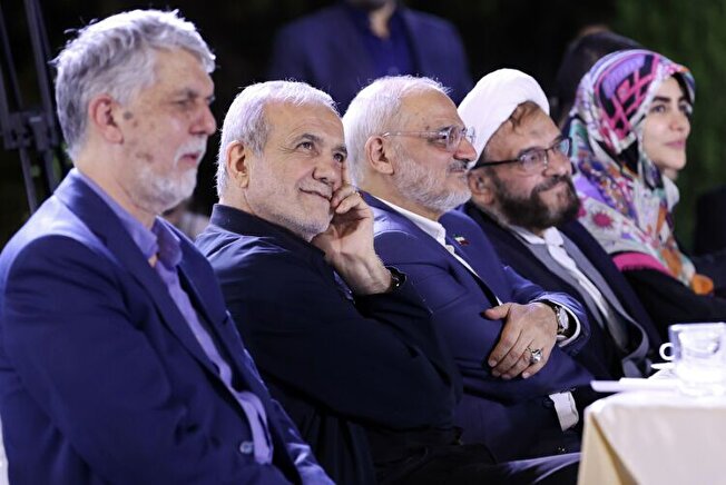 رئیس جمهور در مراسم روز خبرنگار در تالار وحدت حضور یافت
