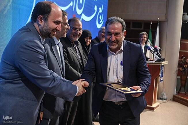 مراسم تجلیل از خبرنگاران جهادی/«ربع قرن جهاد رسانه‌ای؛ صداقت، امید، نوآوری»