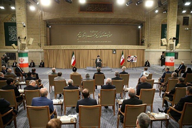 قدردانی ویژه رهبر انقلاب از «انگیزه»، «روحیه» و «پرکاری» رئیس جمهور و دولت/ معیشت مردم مهمترین مسئله است