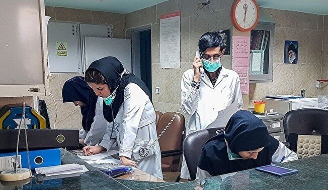 از چالش کمبود پرستار تا ۳۰۰۰۰ پزشک شاغل در حِرَف غیرپزشکی