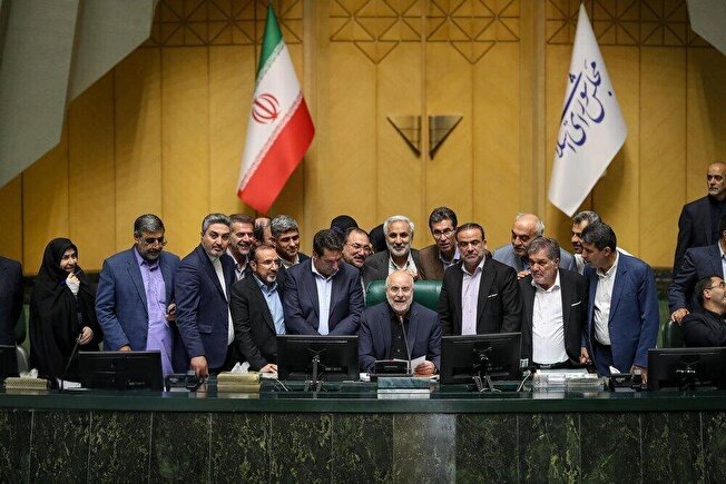 حقوق نمایندگان مجلس چقدر است؟/ نصیرپور:نماینده ها حق ماموریت و اضافه‌ کار نمی گیرند
