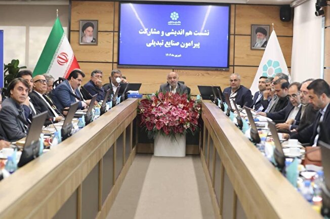 وزیر تعاون، کار و رفاه اجتماعی در نشست با مدیران صنایع بزرگ تبدیلی مواد غذایی طرح اتصال بنگاه ها (طاها) را که ارتباط صنایع بزرگ با صنایع کوچک را هموار می کند تشریح کرد.