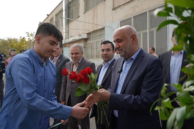 حدود ۸۰ درصد دانش‌آموزان کشورهای صنعتی و موفق هنرستانی هستند