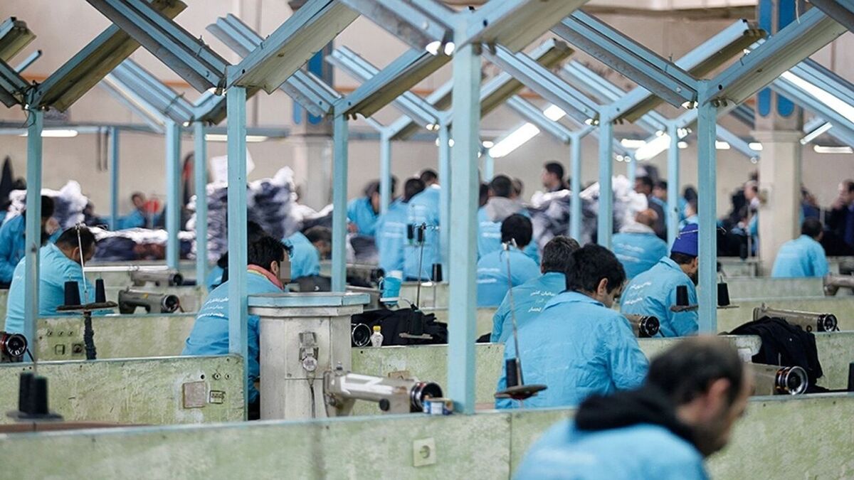 انتقال ۸۳۷ زندانی متقاضی اشتغال ندامتگاه قزلحصار به فشافویه
