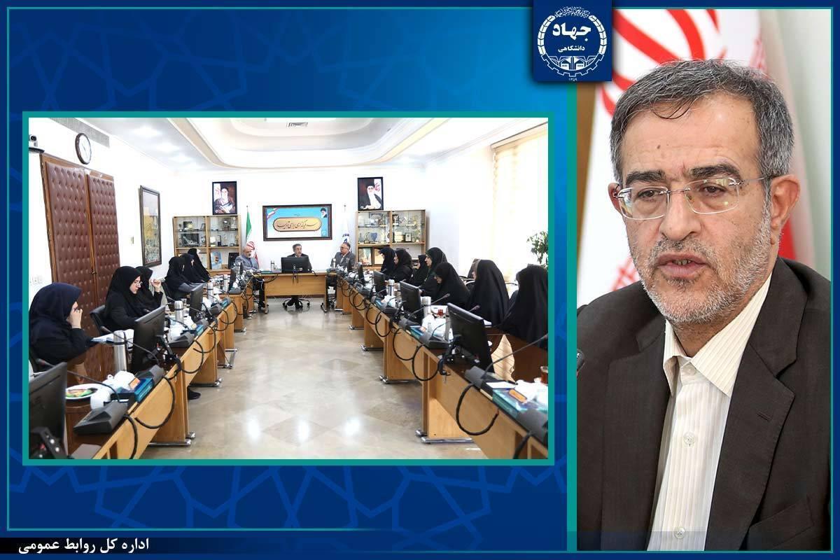 تأکید بر شناسایی زنان فرهیخته و استفاده از ظرفیت آنان در پیشبرد اهداف جهاددانشگاهی