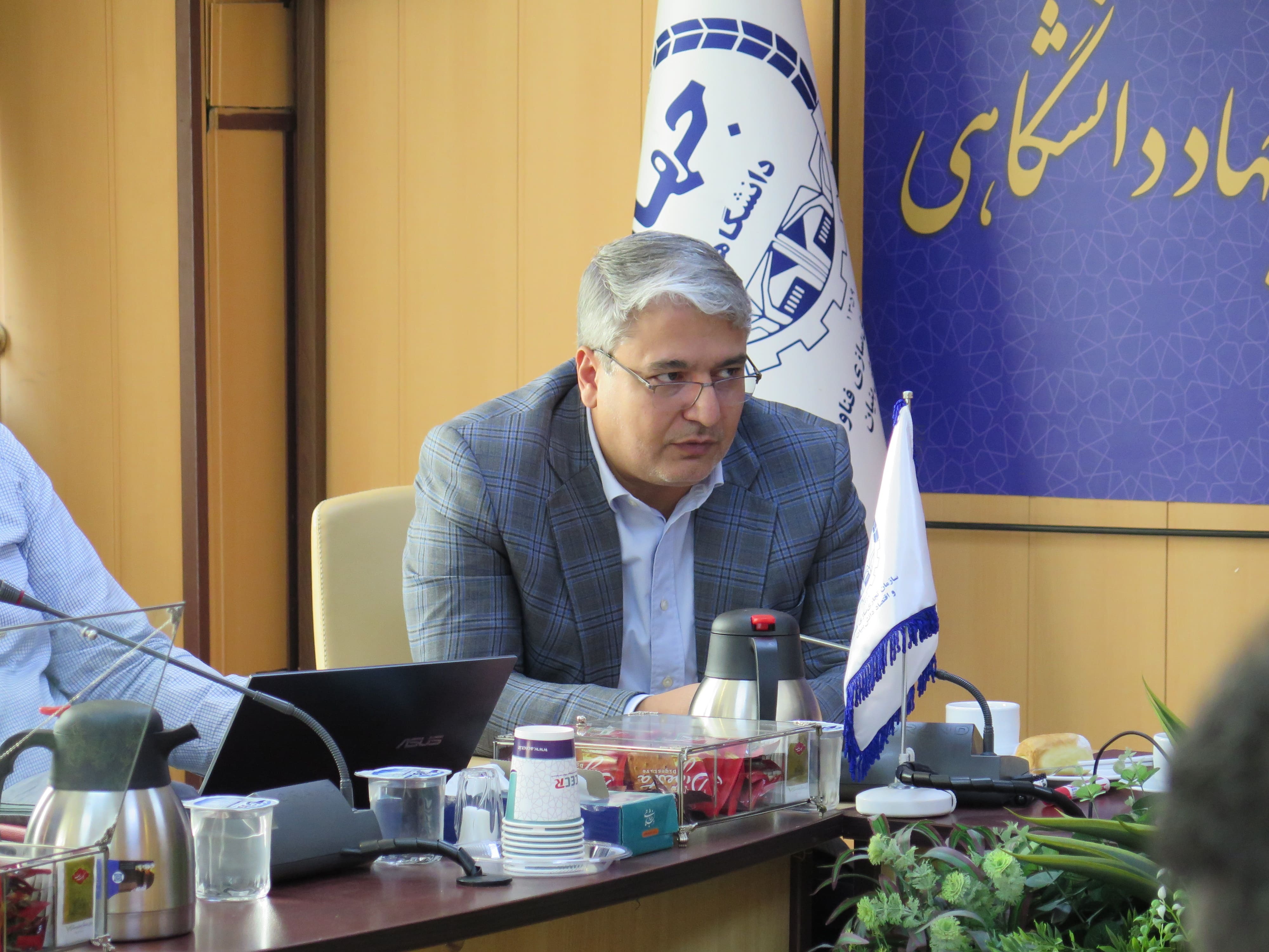نشست تخصصی ساختار‌های فناوری و نوآوری جهاد دانشگاهی مستقر در تهران با محوریت "هم‌افزایی خدمات کلینیک کسب‌وکار