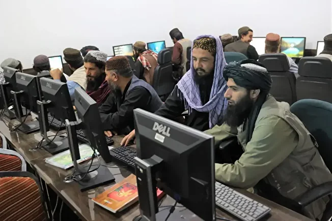 چه بر سر کسب و کار‌ها و اقتصاد نیمه جان افغانستان می‌آید؟