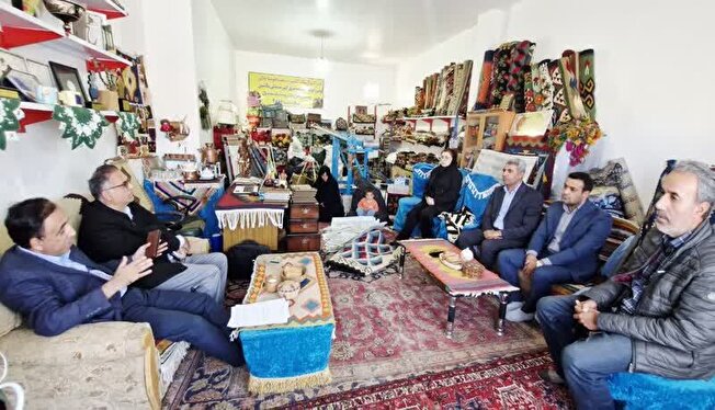 اشتغال‌زایی برای 160 نفر در کارگاه گلیم‌بافی روستای گل سلیمان‌آباد باروق