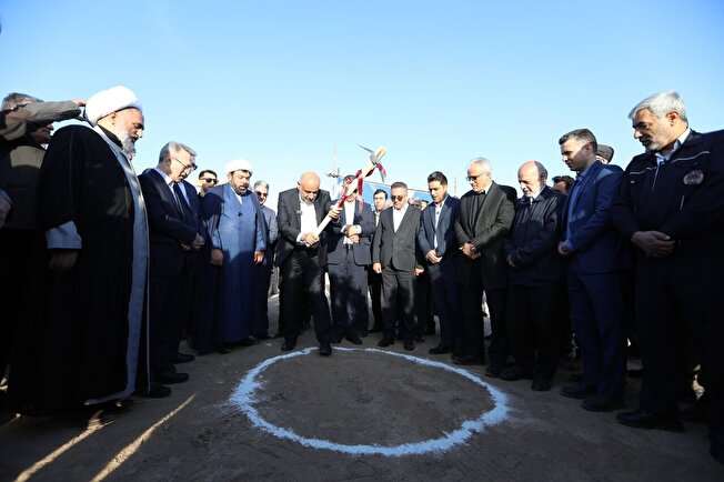 عملیات اجرایی مسکن کارگری زرندیه با حضور وزیر کار آغاز شد