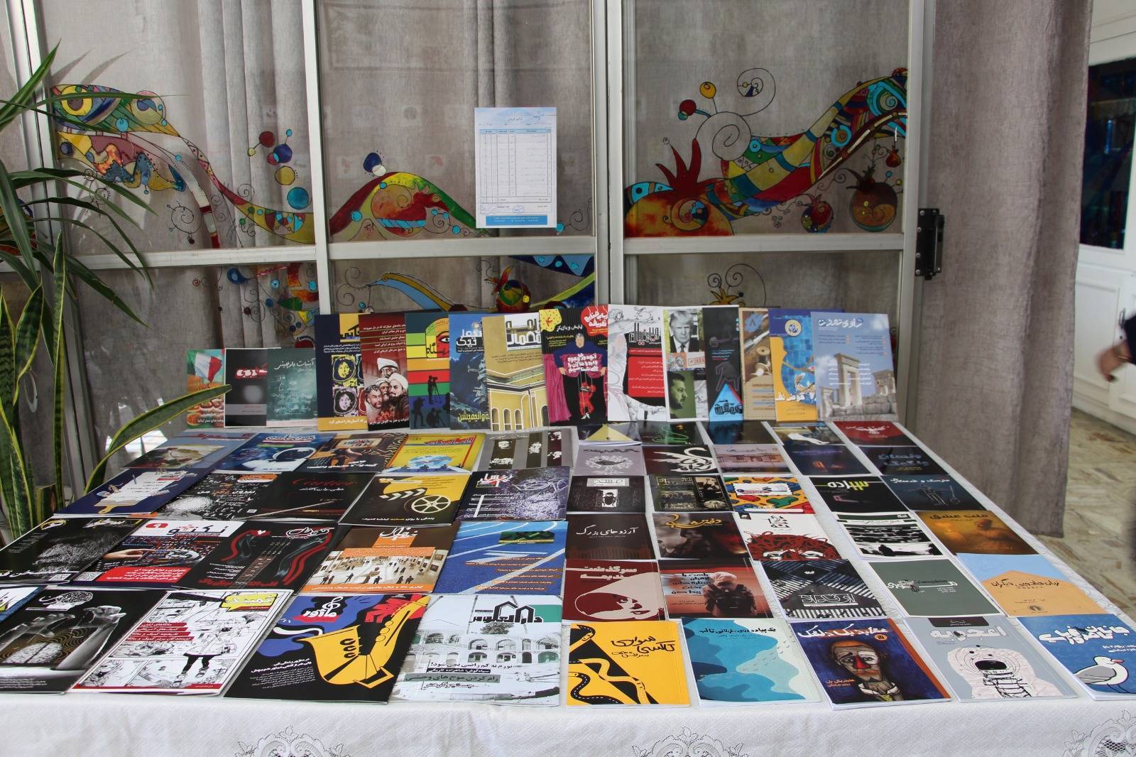 لزوم سرمایه‌گذاری برای طراحی جلد؛ دانش آموزان هنرستانی وارد حوزه نشر و کتاب می‌شوند