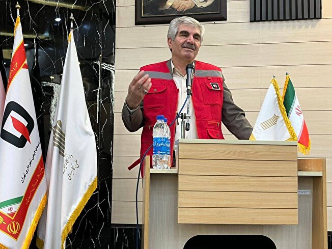 آتش‌نشانان مصداق عینی واژه جان‌برکف هستند