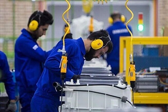 دانشجویان مستعد دانشگاه آزاد واحد علوم و تحقیقات جذب صنایع می‌شوند