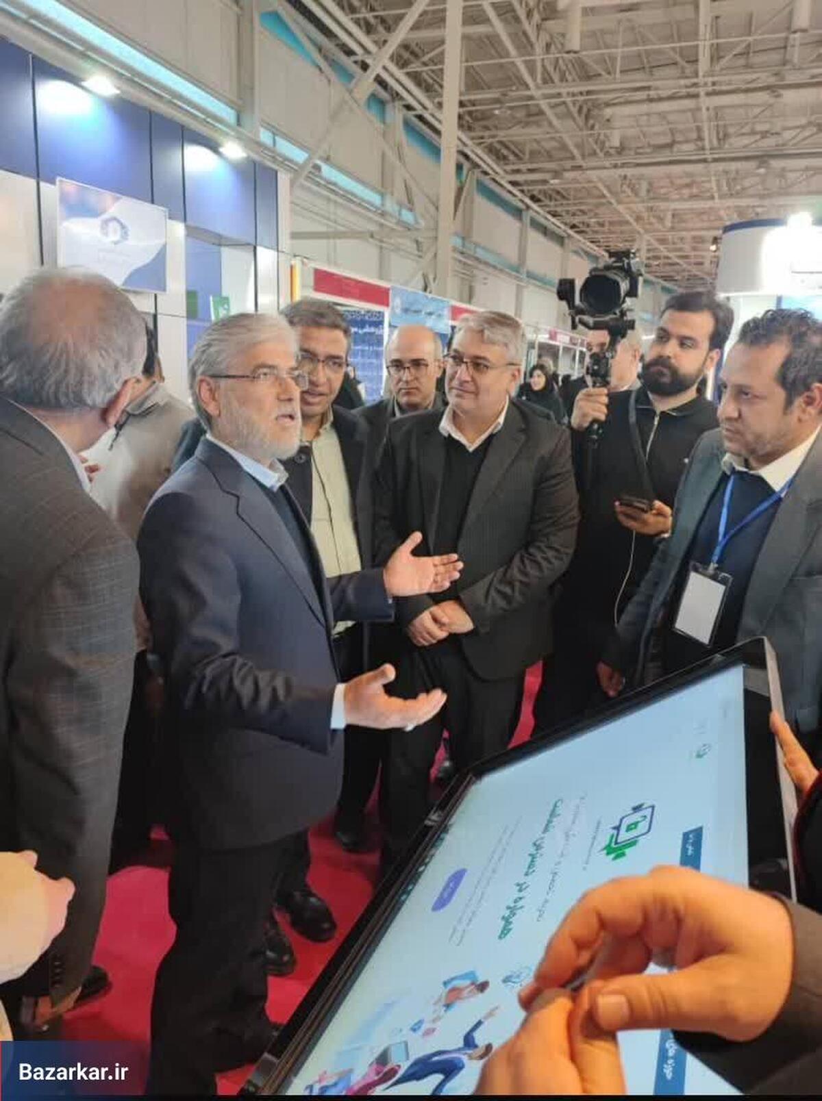 بازدید وزیر علوم از غرفه سازمان تجاری‌سازی فناوری و اشتغال دانش‌بنیان در نمایشگاه پژوهش و فناوری