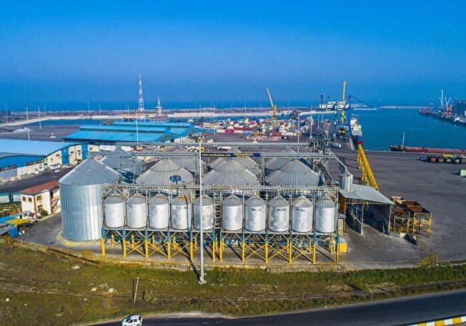 مدیرکل بنادر مازندران: روزانه پنج فروند کشتی حامل نهاده دامی در بندر امیرآباد پهلو می‌گیرد