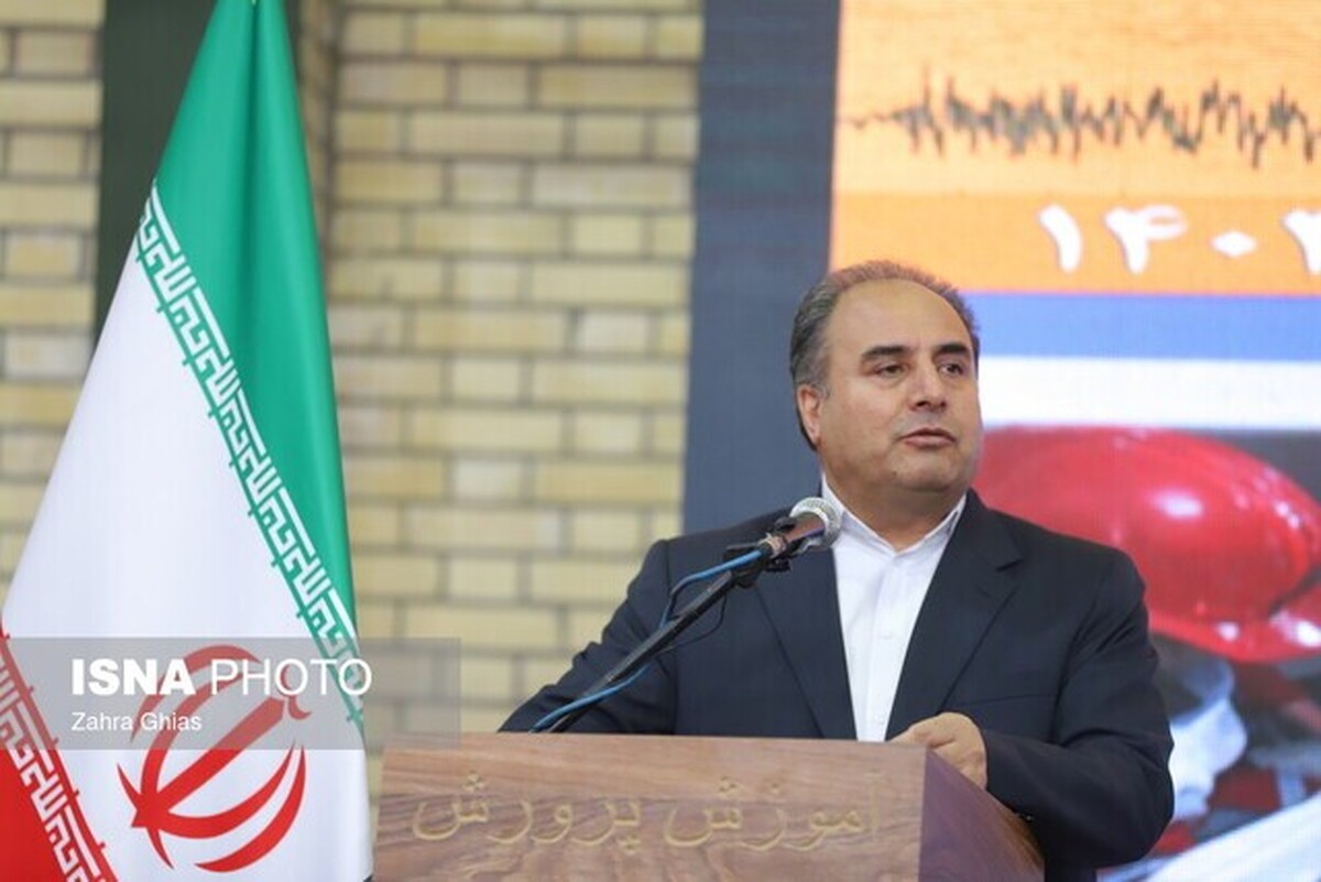 اگر جامعه&zwnj;ای عزتمند می&zwnj;خواهیم باید قدر معلم را بدانیم
