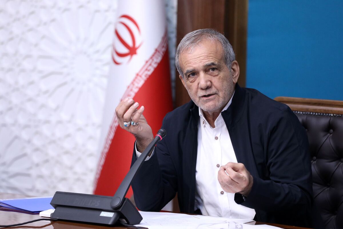 دکتر پزشکیان در نشست تخصصی با مدیران وزارت تعاون، کار و رفاه اجتماعی:
 اشتغال پایدار جایگزین سیاست صرف پرداخت بیمه بیکاری شود