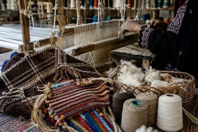 بسترسازی برای اشتغال پایدار مددجویان بهزیستی کرمانشاه از مسیر صنایع‌دستی