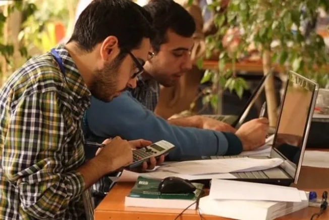 دانشجویان لپ تاپ امانی می گیرند