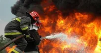حریق کارخانه تولید مصنوعات چوبی در محمدشهر