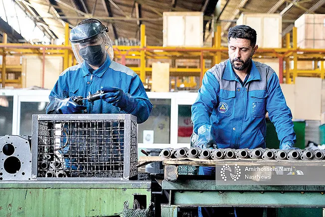 بحران‌ها از بیرون می‌آیند، اما راه‌حل‌ها از درون ساخته می‌شوند