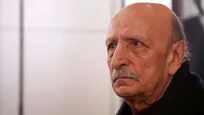  42 سال است که کار می‌کنم و هیچ کس هم نگفته تو چرا استخدام نشده‌ای