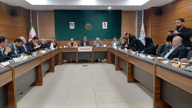 اصلاح یک ماده قانونی در کمیسیون اجتماعی که کارکنان کنونی دولت در زمان بازنشستگی را از حقوق بیشتری برخوردار می‌کند/ تدوین دستورالعمل جدید برای نظم‌بخشی به پرداخت‌های نیرو‌های شرکتی