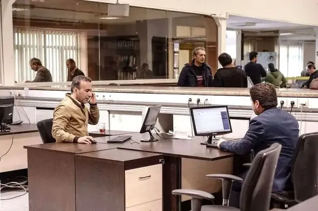 افزایش حقوق کارمندان و کارگران؛ دستمزد‌ها چقدر می‌شود؟